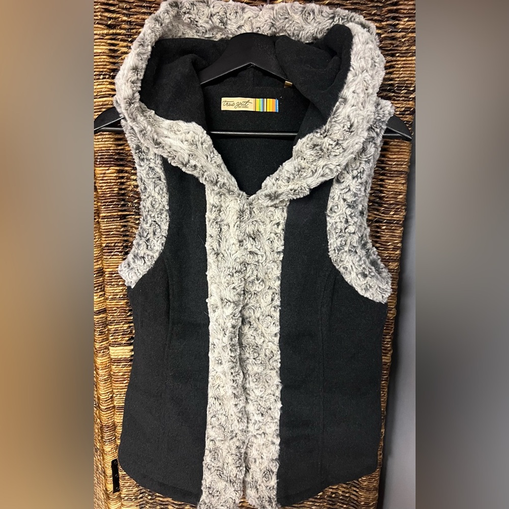 True Grit- Womens Vest- Size: Small, Hooded